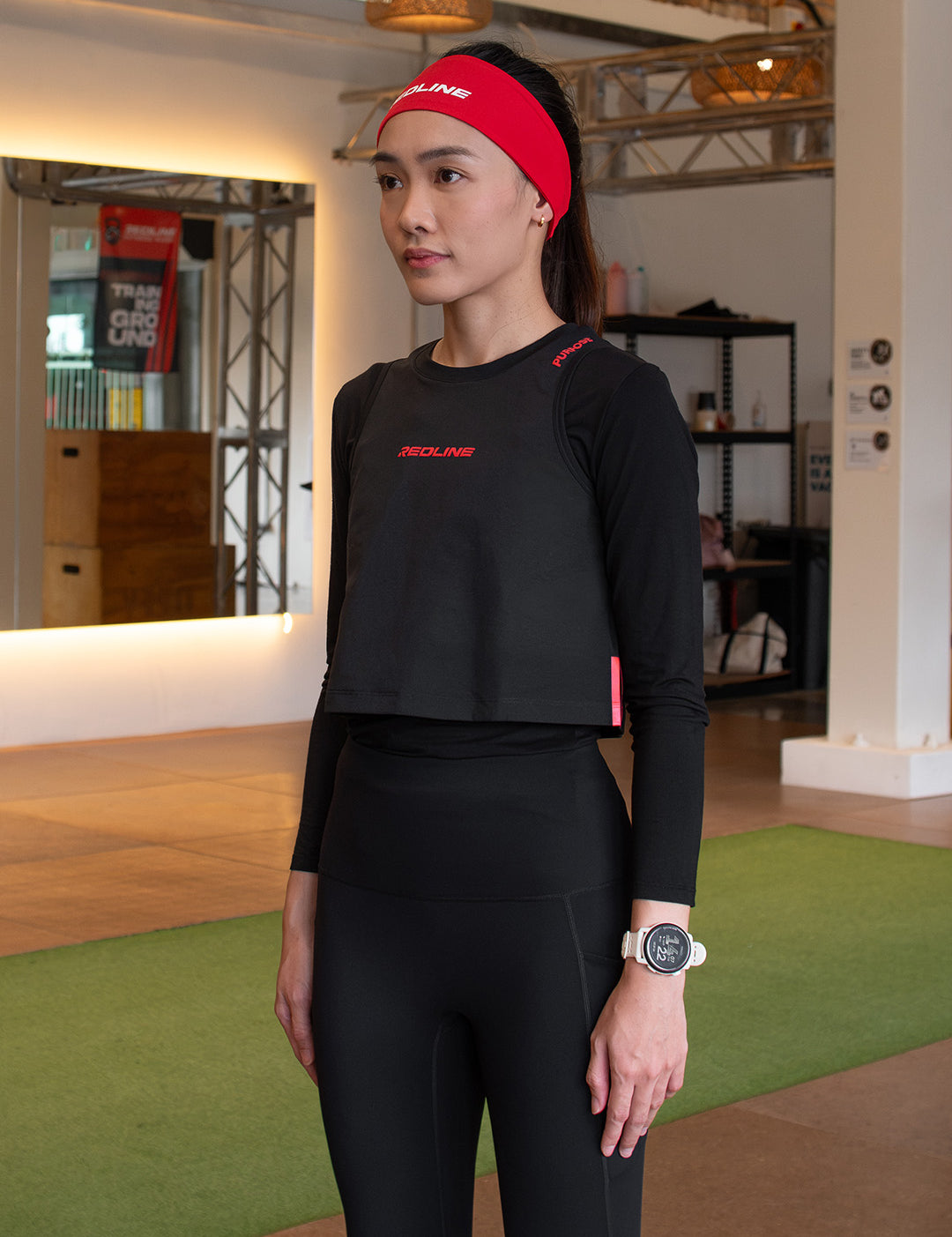 redline-games-women-training-crop-top-carbon-black-01.jpg